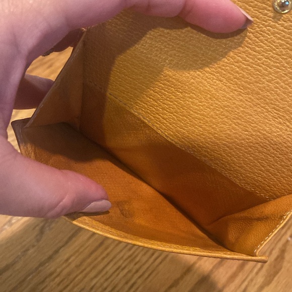 Gucci compact wallet with goldtone hardware - Picture 12 of 14